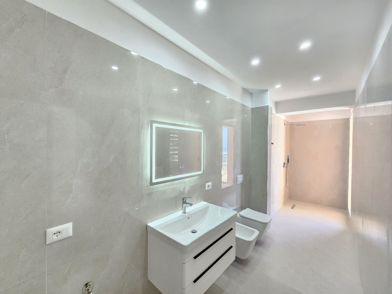 5 Rruga Çameria, Vlore 9401